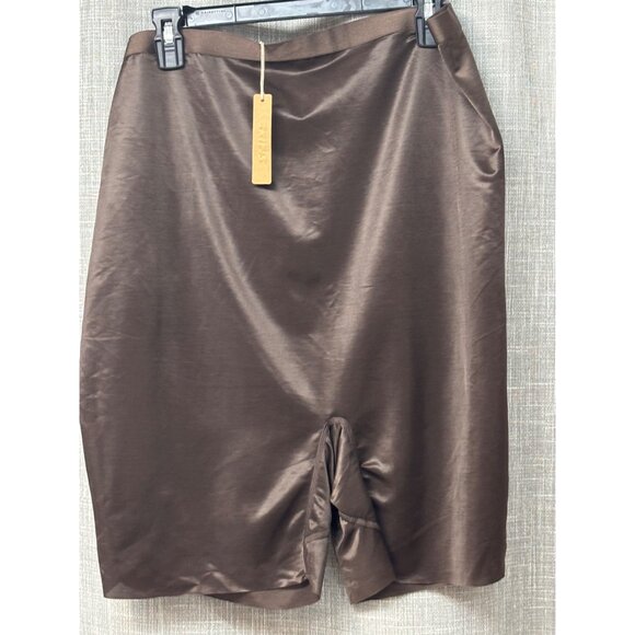 SKIMS Simply Bare Plus Size Shapewear Mid Thigh Shorts, 4X, Espresso - Picture 3 of 13